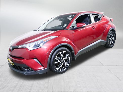 Used 2018 Toyota C-HR XLE FWD image 3