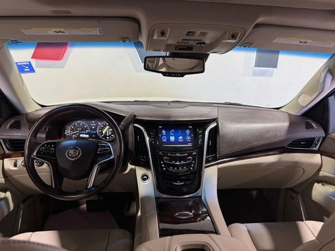 Used 2015 Cadillac Escalade Luxury image 21