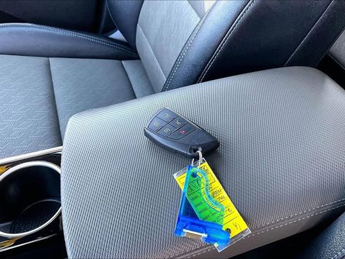 Used 2025 Chevrolet Equinox LT w/ Convenience Package II image 34