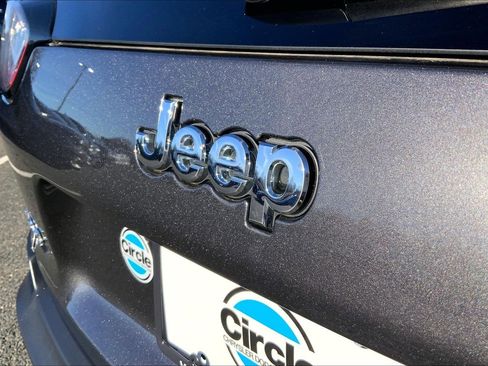 Used 2019 Jeep Cherokee Limited image 27