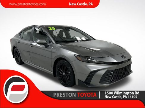 Certified 2025 Toyota Camry SE FWD image 1
