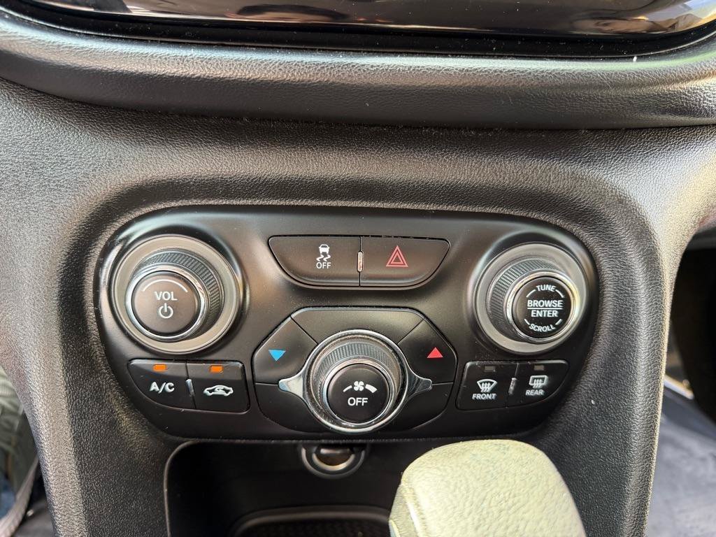 Used 2013 Dodge Dart SXT FWD image 38
