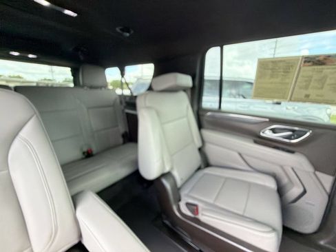Used 2023 GMC Yukon XL SLT RWD image 16