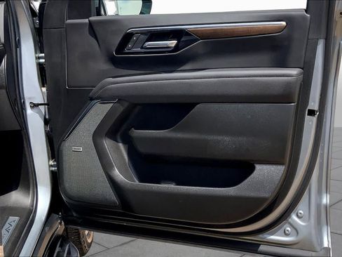 Used 2025 Chevrolet Tahoe High Country AWD/4WD image 45