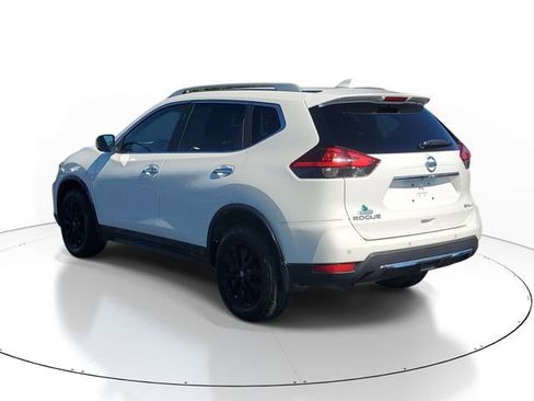 Used 2017 Nissan Rogue SV AWD/4WD image 3