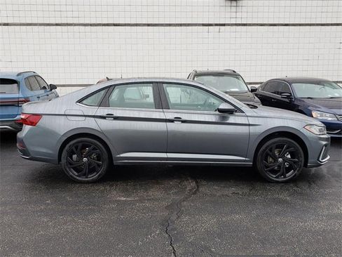 New 2026 Volkswagen Jetta SE image 2