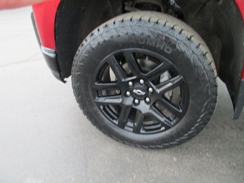 Used 2021 Chevrolet Silverado 1500 LT Trail Boss w/ Convenience Package II image 13