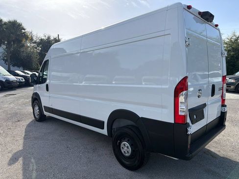 Used 2025 RAM ProMaster 2500 w/ Convenience Group FWD image 3