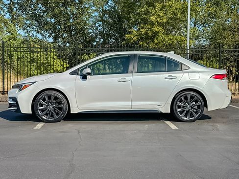 Used 2025 Toyota Corolla SE w/ SE Premium Package AWD/4WD image 6