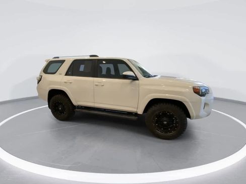 Used 2019 Toyota 4Runner SR5 AWD/4WD image 9