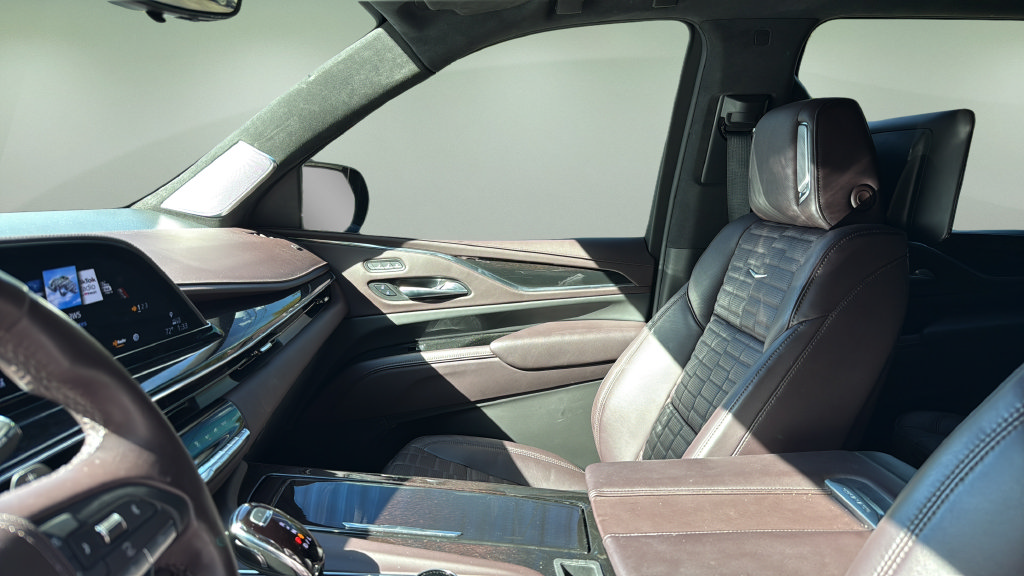 Certified 2024 Cadillac Escalade ESV Sport Platinum w/ LPO, ONYX Package AWD/4WD image 21