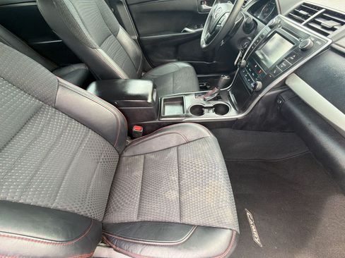 Used 2015 Toyota Camry SE FWD image 28