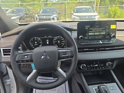 New 2025 Mitsubishi Outlander SEL image 15