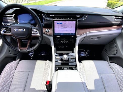 Used 2023 Jeep Grand Cherokee L Summit w/ Luxury Tech Group V AWD/4WD image 22