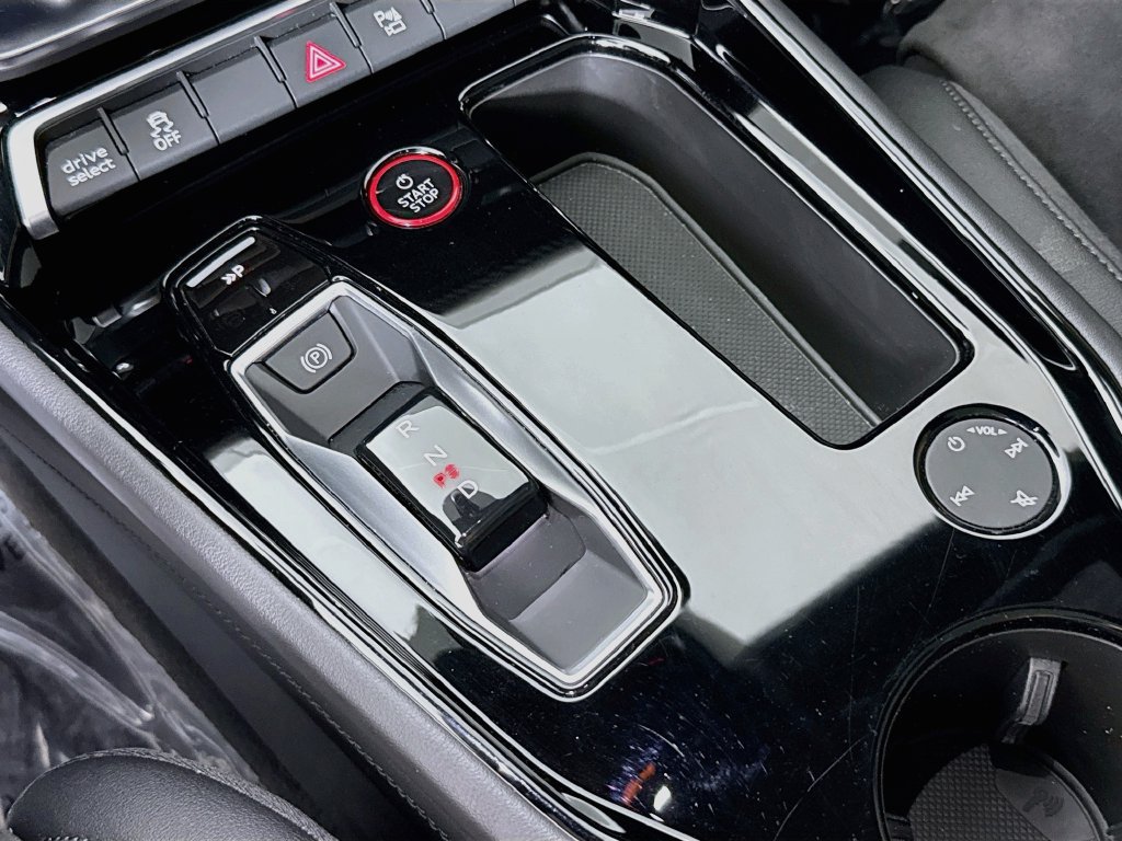 Used 2023 Audi e-tron GT Prestige AWD/4WD image 17