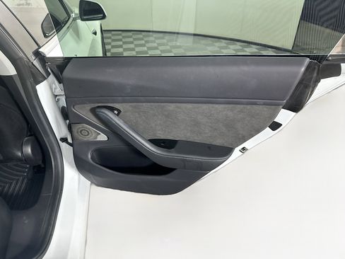 Used 2019 Tesla Model 3 Standard Range Plus image 29