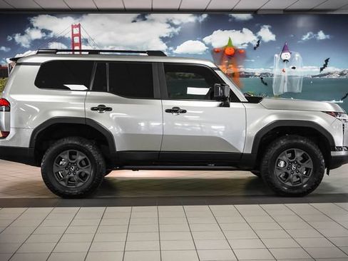 Used 2025 Lexus GX 550 AWD/4WD image 5