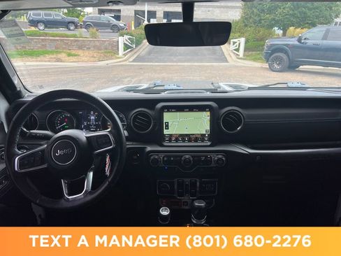 Used 2022 Jeep Wrangler Unlimited Rubicon 4xe w/ Cold Weather Group AWD/4WD image 15