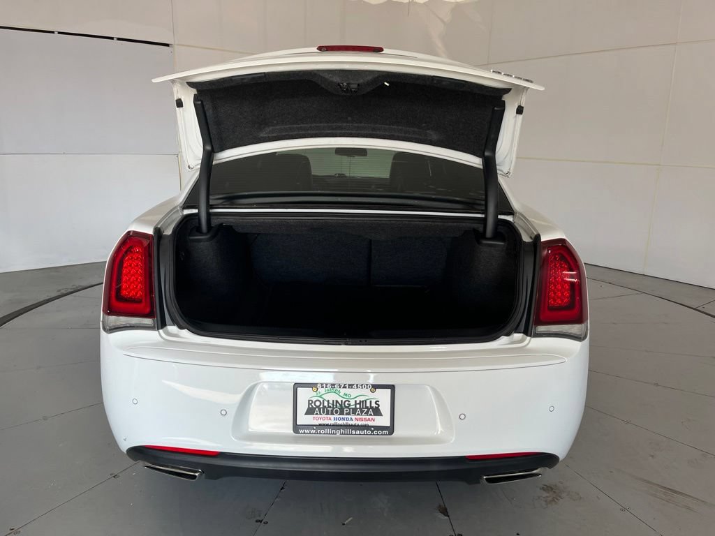 Used 2019 Chrysler 300 S w/ 300S Premium Group 2 RWD image 13