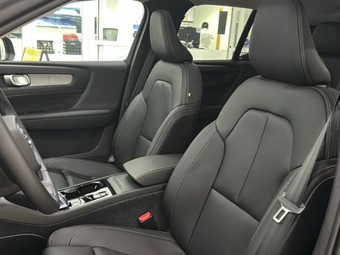 Used 2026 Volvo XC40 B5 Plus w/ Protection Package Premier AWD/4WD image 23