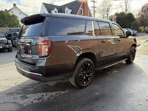 Used 2023 Chevrolet Suburban LT w/ Luxury Package image 6