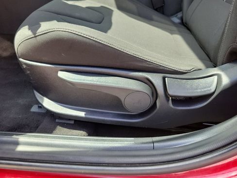 Used 2025 Hyundai Elantra SEL FWD image 17