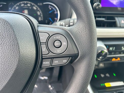 Used 2025 Toyota RAV4 XLE image 13