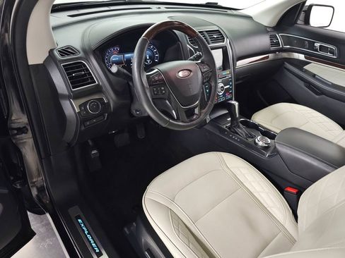 Used 2018 Ford Explorer Platinum AWD/4WD image 16