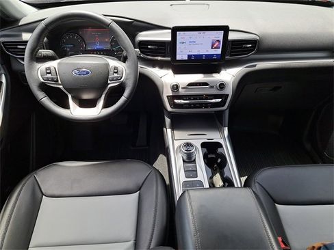 Used 2022 Ford Explorer XLT w/ Equipment Group 202A image 16