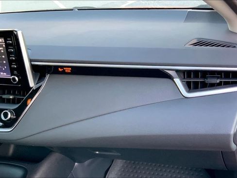 Used 2020 Toyota Corolla LE FWD image 19