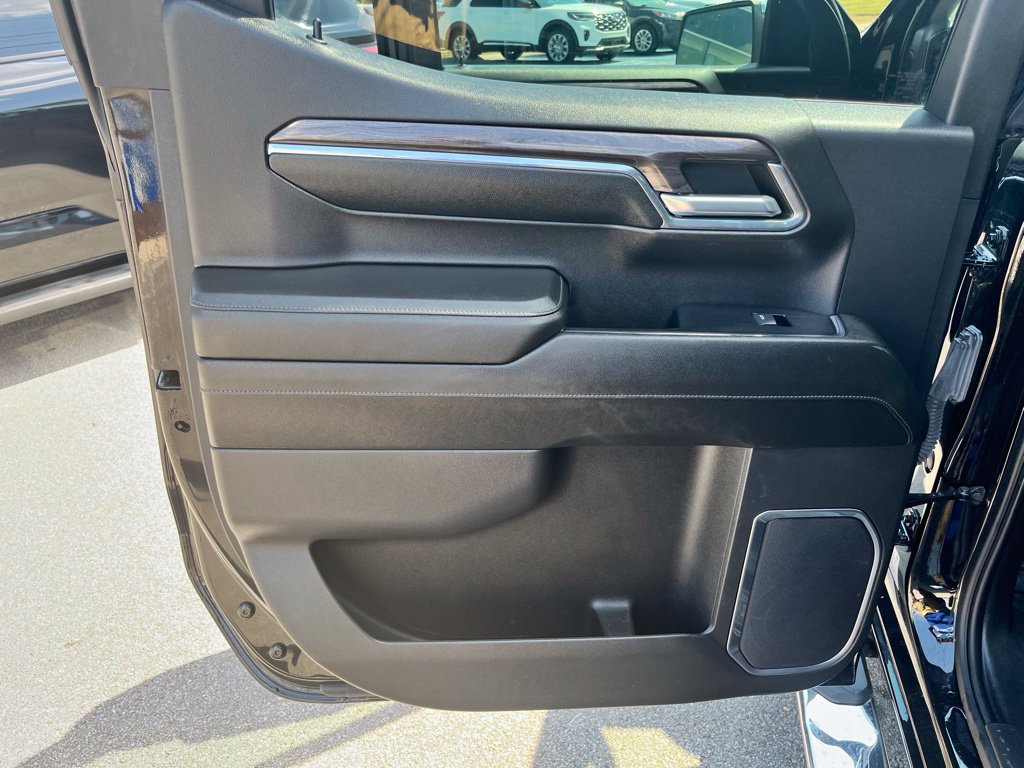 Used 2024 Chevrolet Silverado 1500 LTZ w/ LTZ Convenience Package II RWD image 9