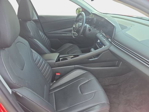 Used 2022 Hyundai Elantra Limited FWD image 10
