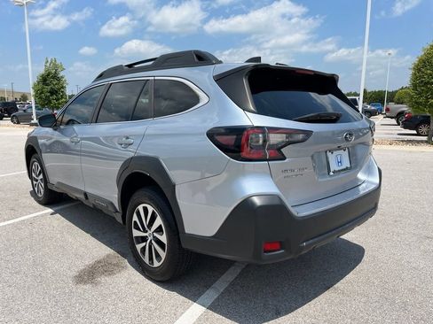 Used 2023 Subaru Outback Premium AWD/4WD image 6