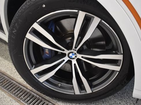 Used 2024 BMW X7 xDrive40i w/ M Sport Package AWD/4WD image 30