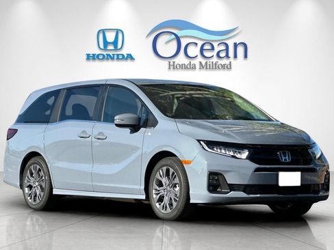 New 2026 Honda Odyssey Touring image 7