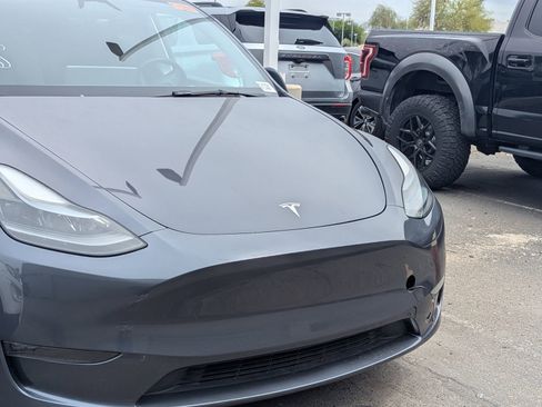 Used 2023 Tesla Model Y Long Range AWD/4WD image 3