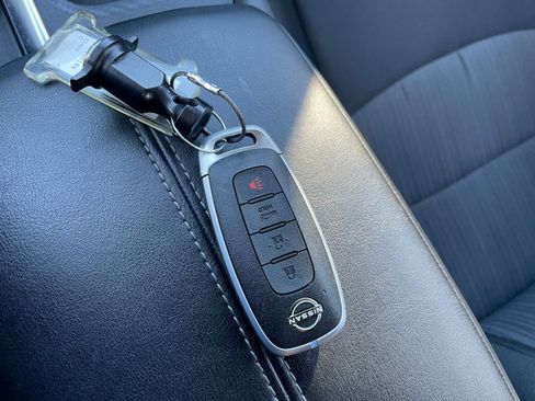 Used 2025 Nissan Sentra SV image 22