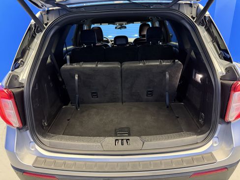 Used 2020 Ford Explorer XLT w/ Equipment Group 202A RWD image 28