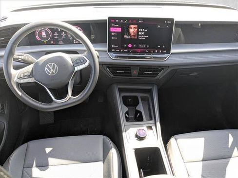 Used 2026 Volkswagen Tiguan SE AWD/4WD image 17
