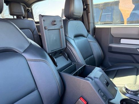 Used 2023 Ford Bronco Badlands w/ Sasquatch Package image 42