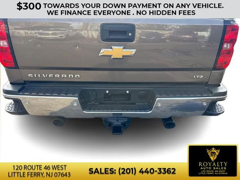 Used 2015 Chevrolet Silverado 2500 LTZ w/ LTZ Plus Package image 30