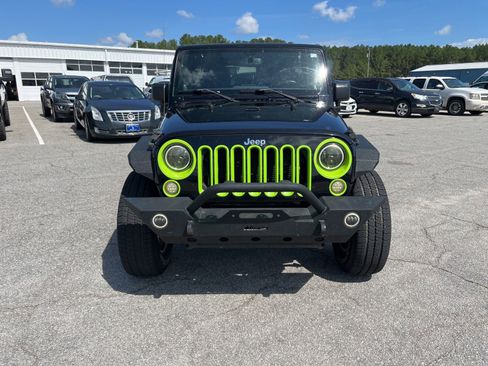Used 2013 Jeep Wrangler Unlimited Rubicon w/ Dual Top Group AWD/4WD image 8