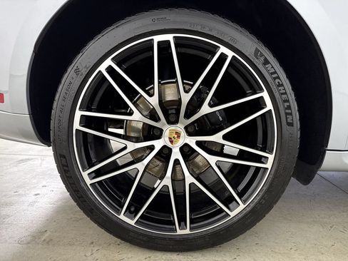 Certified 2024 Porsche Macan Turbo AWD/4WD image 16