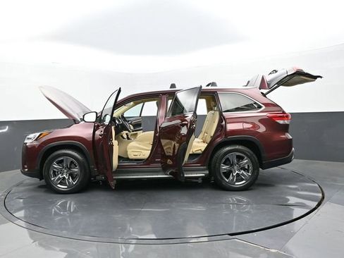 Used 2019 Toyota Highlander Limited Platinum FWD image 33