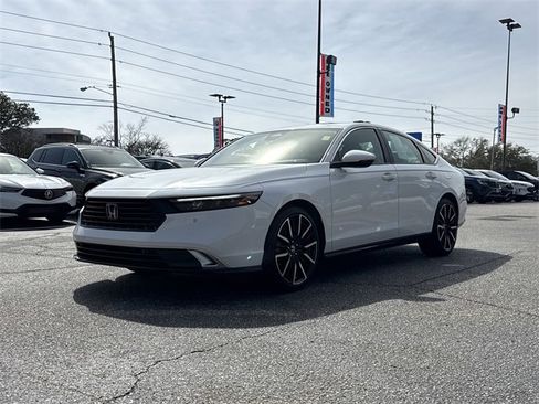 Certified 2025 Honda Accord Touring image 9