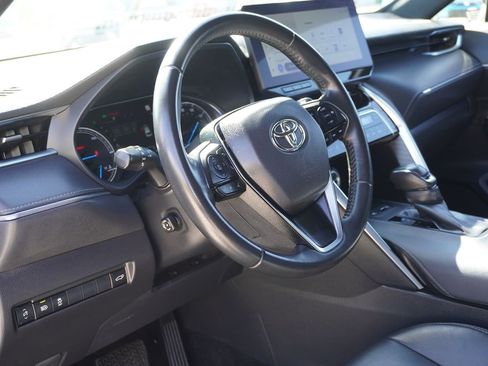 Used 2023 Toyota Venza XLE AWD/4WD image 25