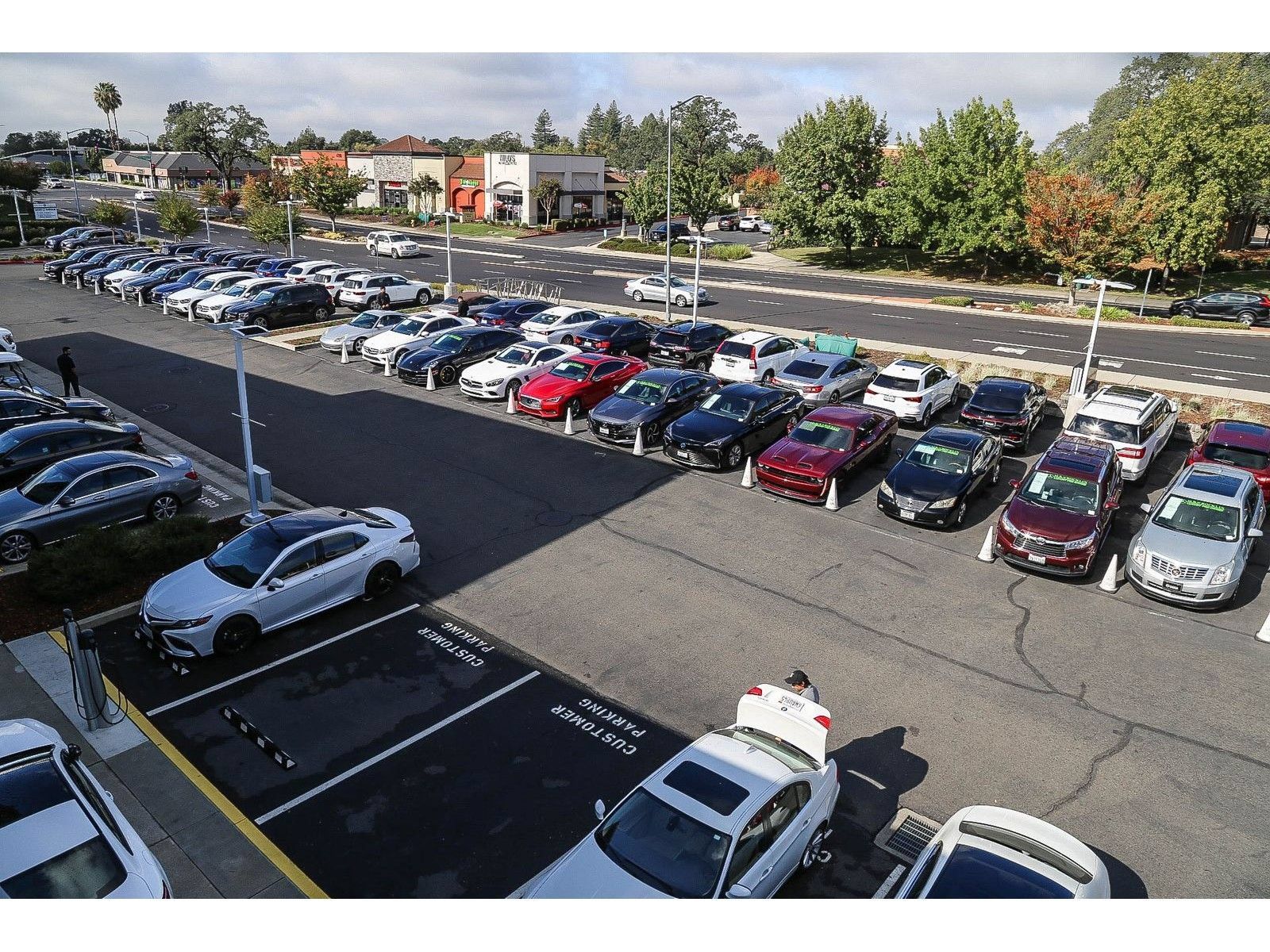 Used 2024 Toyota Sienna Platinum FWD image 46