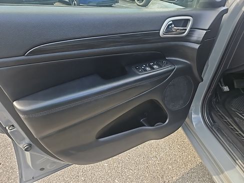 Used 2021 Jeep Grand Cherokee Laredo X image 10