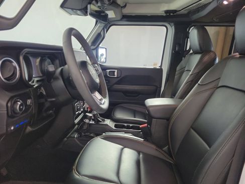 Used 2025 Jeep Wrangler Unlimited Sahara w/ Safety Group AWD/4WD image 12