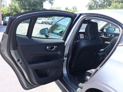 Used 2019 Volvo S60 T5 Momentum w/ Multimedia Package FWD image 15